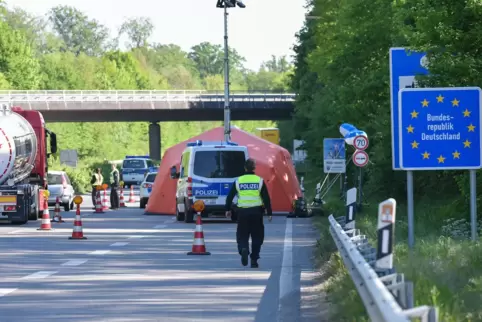Die Bundespolizei war wegen der Corona-Pandemie auch am Grenzübergang bei Lauterbourg wieder sehr präsent. 