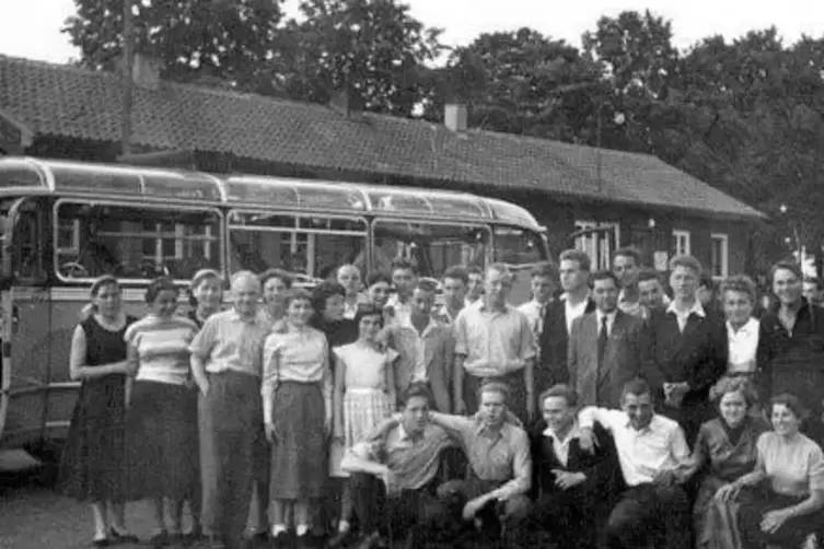 Sch&ouml;ne Jugendzeit: Heinz Kerth (hockend, Zweiter von links) mit seinen Vereinskollegen.