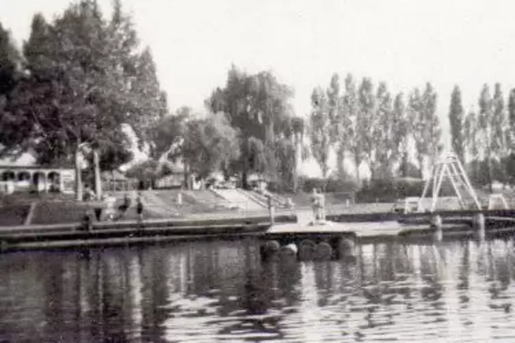 Das LSV-Gel&auml;nde &ndash; damals noch mit einem Sprungturm neben dem heutigen Wasserballfeld.