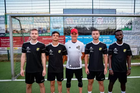 Die Neuen und der Coach (von links): Musa Corbo, Lawrence Miles Mullins-Hammond, Trainer Daniel Graf, Haris Corbo, Guled Abdiriz