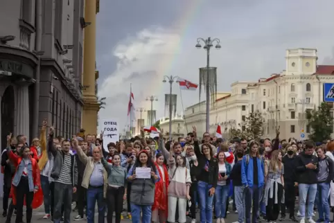 In Minsk, der Hauptstadt von Belarus, demonstrieren Menschen gegen Präsident Lukaschenko. 