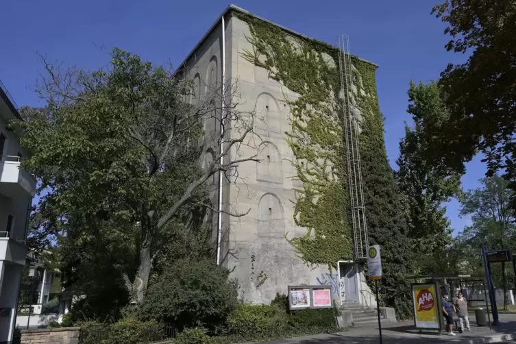 Der Bunker in der Valentin-Bauer-Stra&szlig;e von au&szlig;en. 