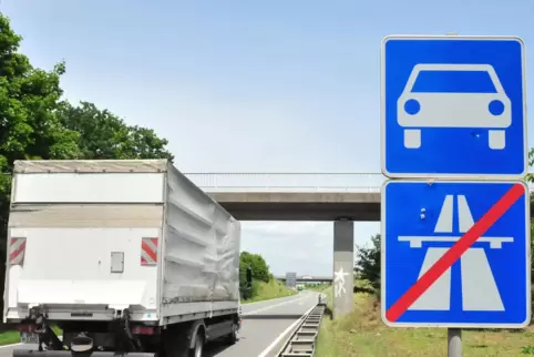 Die B 271 weist an einigen Stellen Gefahrenschwerpunkte auf. 