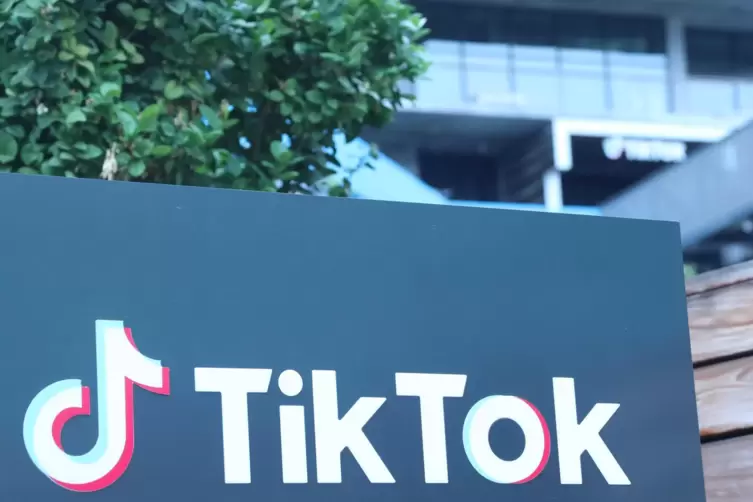 Tiktok war 2017 durch die Zusammenlegung mit der Mitsing-App Musical.ly entstanden, 