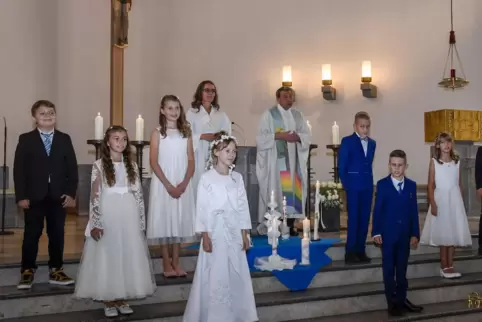 Durch die Messe zum anchgeholten Weißen Sonntag in der Kirche St. Maria Magdalena führten Sabrina Lingenfelder-Faber (Mitte, hin