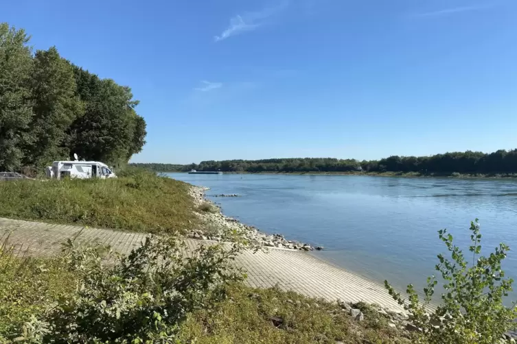 Am Rhein: Ein kurzer Abstecher lohnt sich.