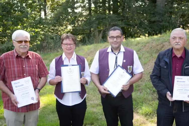 Für langjährige Mitgliedschaft geehrt wurden: Fritz Gauß (50 Jahre), Petra Jung, Frank Bayer (je 40) und Joachim Schenkel (50).