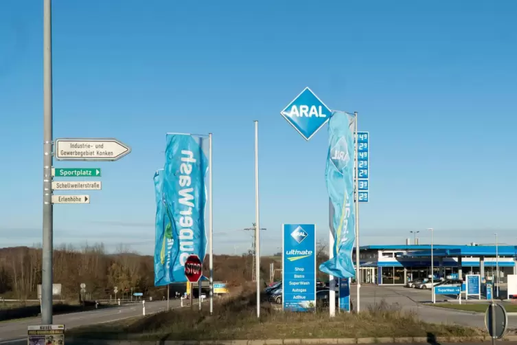 An der Aral-Tankstelle auf dem Autohof startet die Tour. 