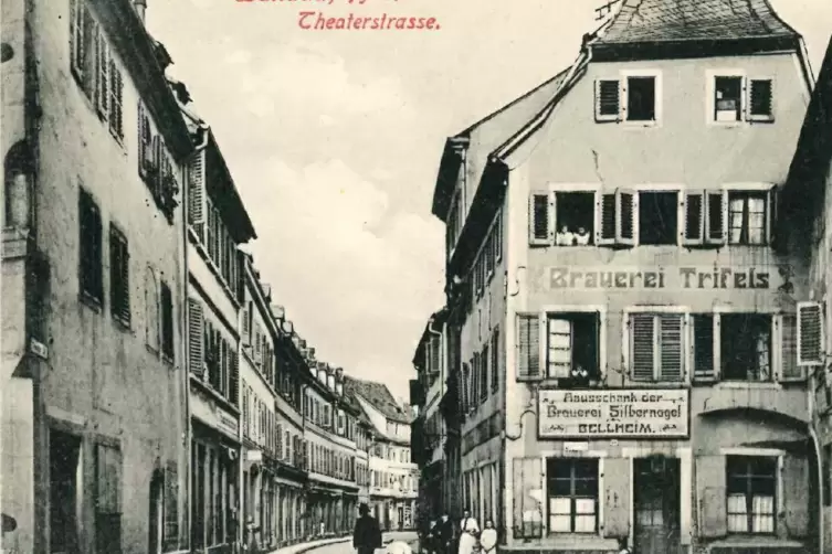 Die Theaterstraße um das Jahr 1900 auf einer Postkarte. 