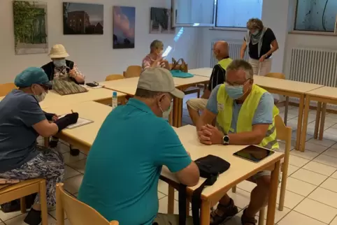 Smartphone, Tablet und Co.: Im Bürgerhaus können Senioren ihre Fragen loswerden.