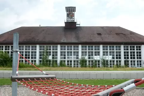 Einst vom französischen Militär genutzt: denkmalgeschützte Normand-Reithalle. Einst vom französischen Militär genutzt: denkmalgeschützte Normand-Reithalle.