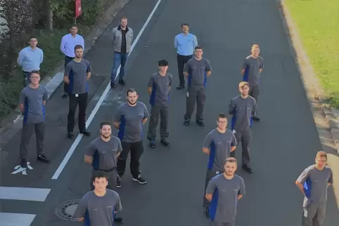 Ausbildung und duales Studium: Die insgesamt 17 Neuen beim Automobilzulieferer Borg Warner in Kirchheimbolanden haben bei einem 