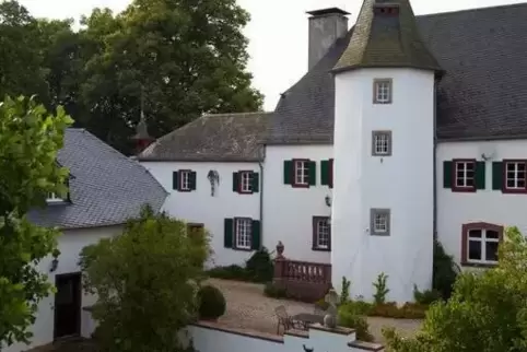 Ein Hofgut, ein Dorf: Dierfeld in der Eifel. 