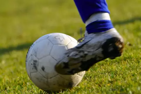 Fast alle Fußballspiele der TSG Deidesheim sind wegen eines Corona-Verdachtsfalls abgesetzt worden.