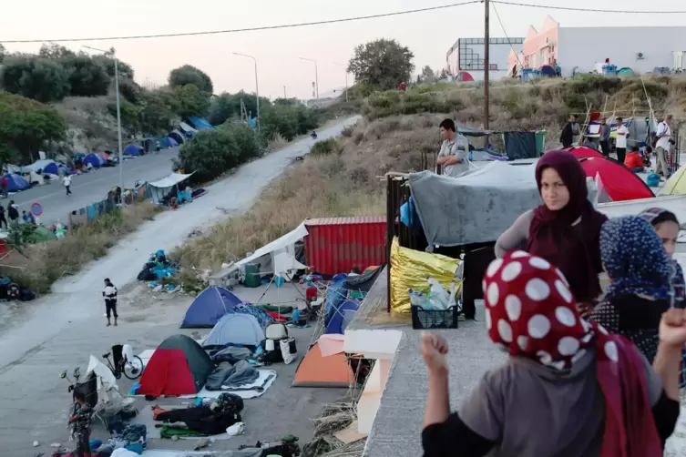 Nach dem Brand eines Flüchtlingslagers auf der griechischen Insel Lesbos sind viele Menschen obdachlos.