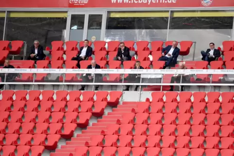So wird’s am Freitagabend auch beim Bundesliga-Eröffnungsspiel in der Münchner Allianz Arena aussehen: die Bayern-Boss auf Absta