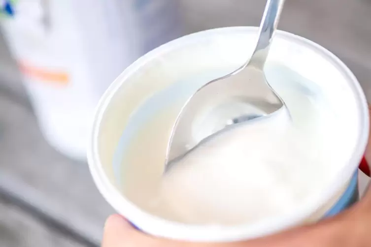 Naturjoghurt hat meist mehr Eiweiß als Produkte mit dem Aufdruck «proteinreich»