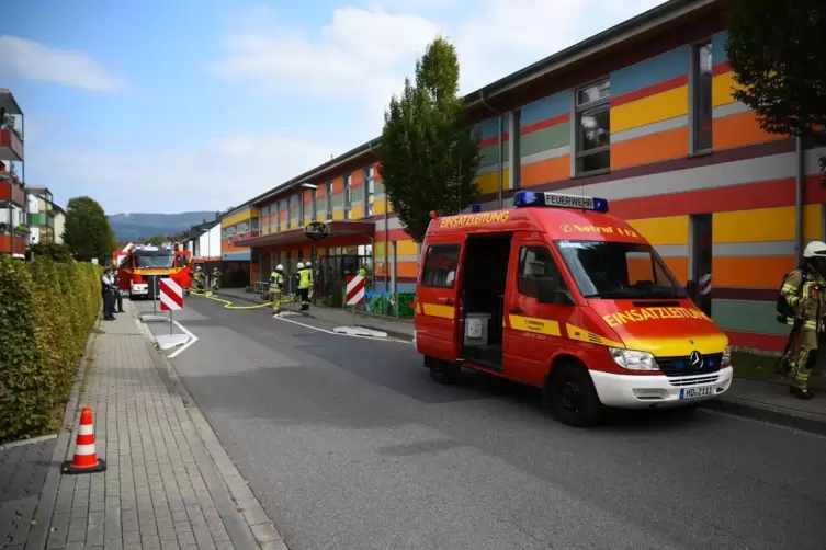 Grundschule im Heidelberger Stadtteil Pfaffengrung wegen Rauchentwicklung geräumt.