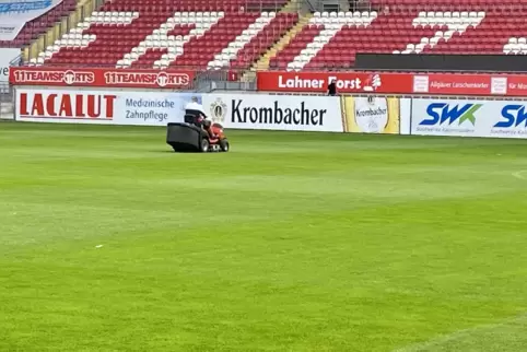 Es ist angerichtet: Im Fritz-Walter-Stadion beginnt die Drittliga-Saison – vor knapp 5000 Zuschauern.