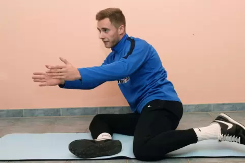 Steffen Wiegerling zu seiner Zeit in Geinsheim, wo er einen Teil des Aufwärmtrainings leitete. 