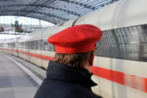 Details zur Tarifeinigung zwischen der Bahn und der Gewerkschaft EVG sollen am Freitagvormittag bekannt gegeben werden.