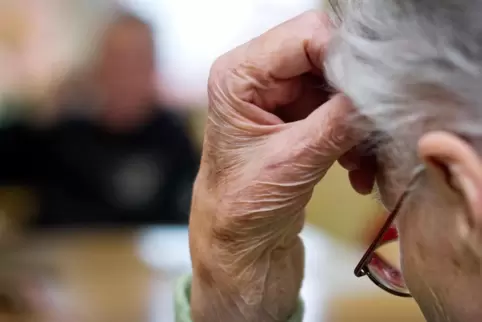 Alzheimer wird in Deutschland jeden Tag 900 Mal diagnostiziert .