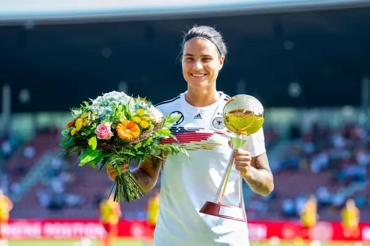 Wie schon 2019 wieder Deutschlands „Fußballerin des Jahres“: Dzsenifer Marozsan. 
