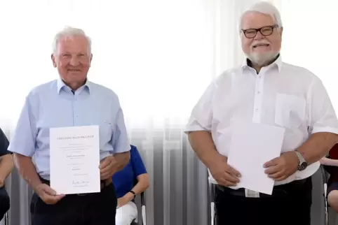  Gemeinsam im Einsatz für ihre Gemeinde, und nun auch zusammen geehrt: Otto Hüther (links) und Rainer Böhm im Böhl-Iggeheimer Ra