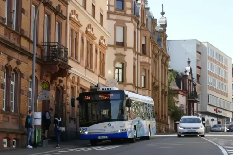 Bus-Caps wie in der Lemberger Straße sollen die Haltebuchten ersetzen und dem Fahrer einen Zeitvorteil verschaffen.
