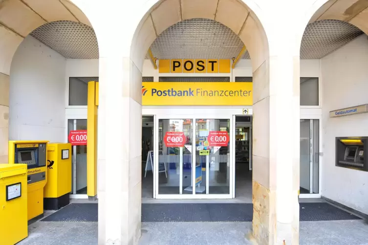 Filiale der Postbank, nicht der Deutschen Post: die „Hauptpost“ in der Bahnhofstraße.