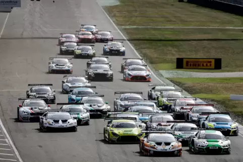 Beim GT Masters in Hockenheim gingen am Sonntag 33 Fahrzeuge an den Start.