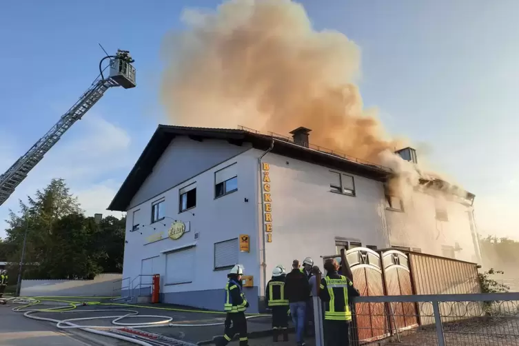 Am frühen Sonntagabend ist in der Wohnung über der Bäckerei Ernst in Vinningen ein Feuer ausgebrochen.