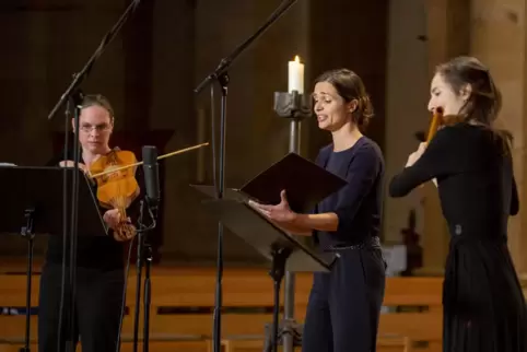Brillierten in der Otterberger Abteikirche mit ihrer Interpretation des Hoheliedes: Karen Marit Ehlig an der Fidel (von links), 