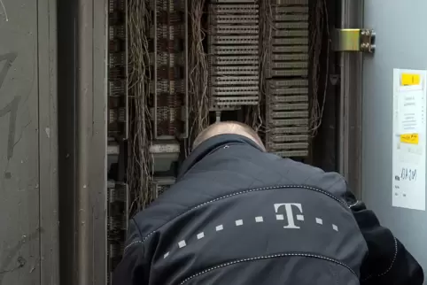 Schon zum sechsten Mal ist ein Techniker der Telekom nicht an den Schaltkasten im Kirschgartenweg herangekommen. 