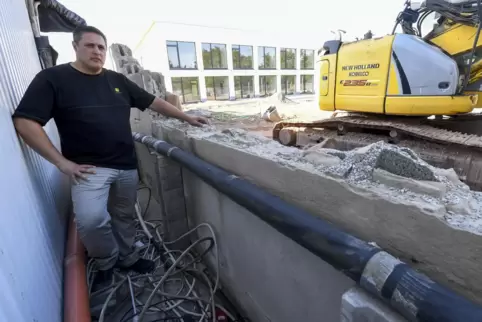 Nicht einverstanden mit dem Vorgehen der Stadt ist Vincenzo Armenio. Dieses Foto entstand während der Abrissarbeiten an der umst