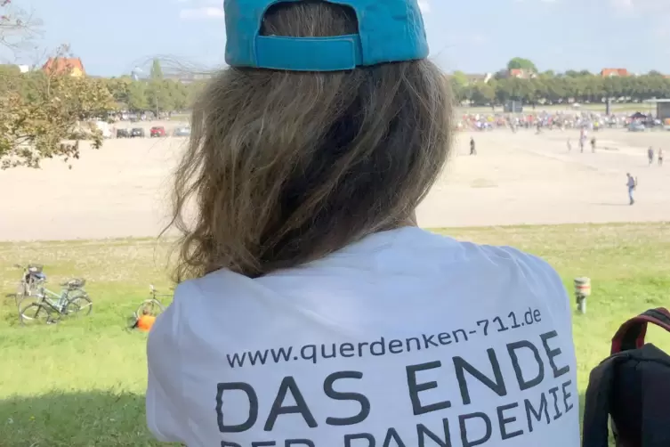 Kundgebungen in mehreren deutschen Städten: Querdenken-Initiative (hier in München). 
