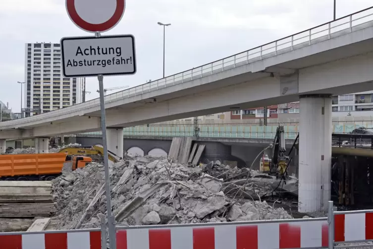 Dauerbaustelle Ludwigshafen: Aktuell läuft der Abriss der Pilzhochstraße. Die nächsten Großprojekte werden schon vorbereitet. 