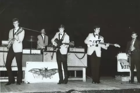 The Vampires 1965 im Pfalzbau (von links): Gerd Monse, Dieter Heintz, Wolfgang Letsch, Jochen Feldmann und Frank Krienke.