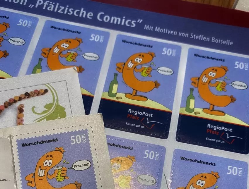 Die Wurst hat gute Laune: Briefmarke der Regiopost.