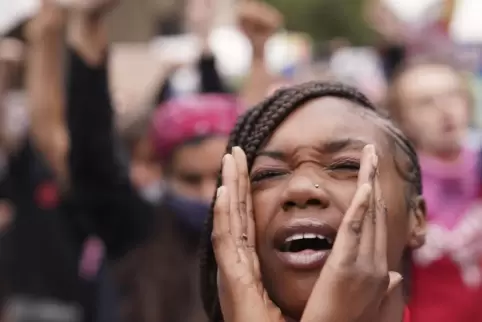 Eine Tragödie: Eine Demonstrantin in Louisville zeigt sich entsetzt über die Entscheidung im Fall Breonna Taylor. 