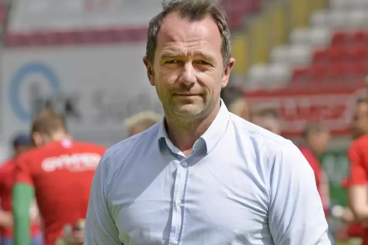 FCK-Sportdirektor Boris Notzon mahnt zur Besonnenheit.