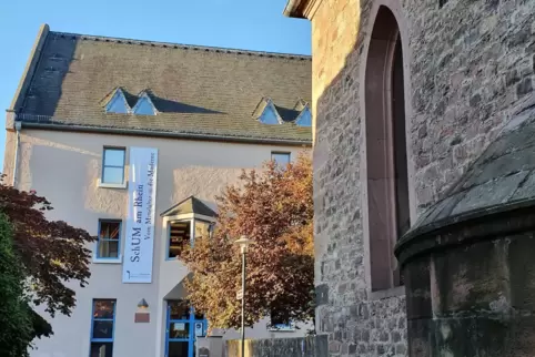 Im Jüdischen Museum im Raschi-Haus lädt eine neue Ausstellung zur Entdeckung der Geschichte der Juden am Rhein ein. 