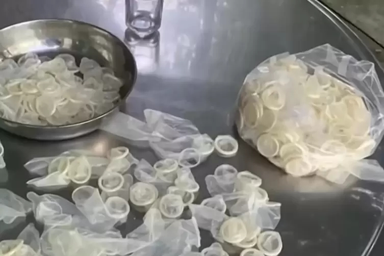 Aus Alt mach Neu: aufbereitete Kondome in Vietnam. 