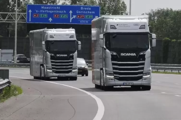 Die Mitarbeiter des Teams Rosberg fahren auch die Trucks zu den Rennstrecken und wieder zurück.