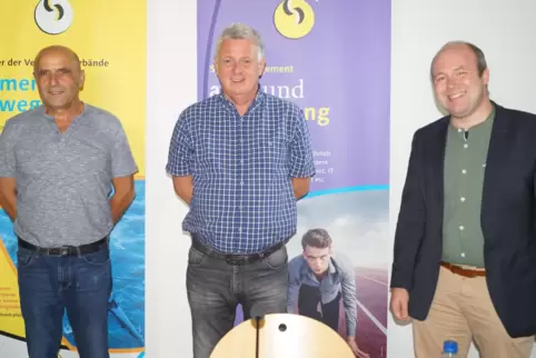 Wiedergewählt (von links): Hubert Wolf und Frank Schmid, zusammen mit dem Vizepräsidenten des Sportbundes Pfalz, Tristan Werner.