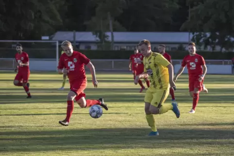 Überzeugendes Startelfdebüt: Kevin Nowak (gelb).