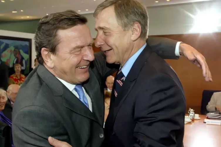 Enge Weggefährten: Clement und SPD-Bundeskanzler Gerhard Schröder.