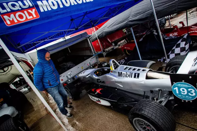 Rolf Beckmeier hat ein Formel-3-Auto gekauft, das der ehemalige Formel-1-Fahrer auch 1997 auch beim Zweibrücker Flugplatzrennen 