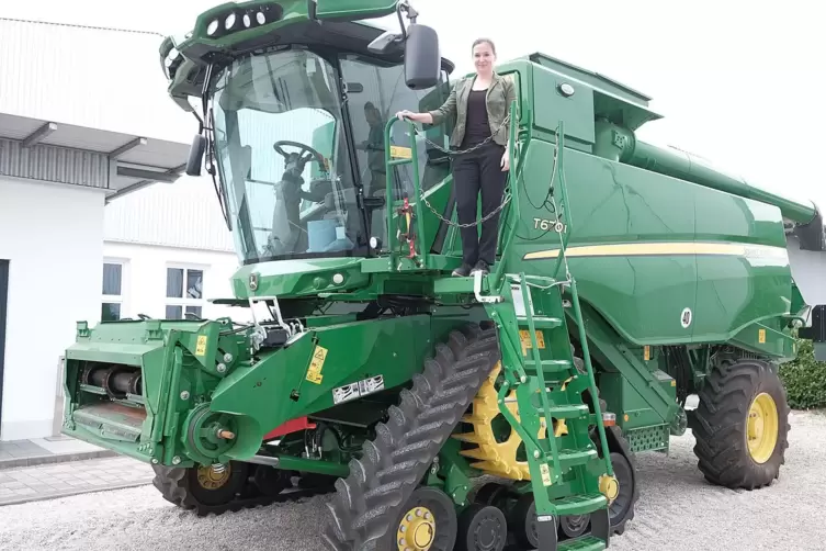 Cornelia Walde ist die neue Werkleiterin des John-Deere-Erntemaschinenwerks in Zweibrücken.