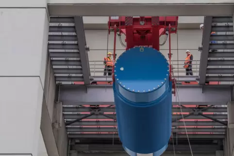 In solchen Sicherheitsbehältern lagert der hochradioaktive Abfall derzeit in Zwischenlagern bei den (stillgelegten) Atomkraftwer